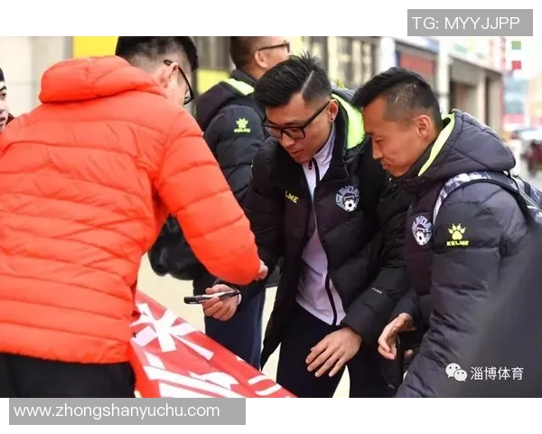 淄博星期天迎战陕西球队全力争胜展现足球激情与团结精神